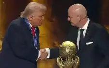 دونالد ترامب: نمنح التأشيرات في كأس