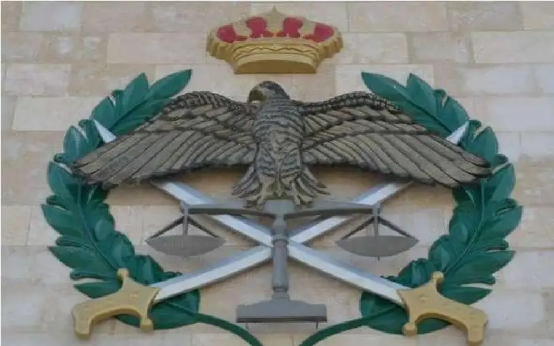إحالة 9 عمداء و16 عقيدا في