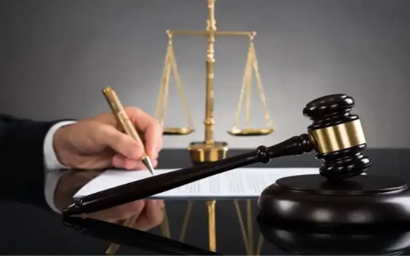 المحكمة الإدارية تؤيد وقف محامية مؤقتا