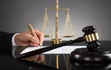 المحكمة الإدارية تؤيد وقف محامية مؤقتا