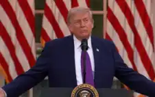 ترامب: مضيق هstrongرمstrongز سيكون مفتوحا بشكل