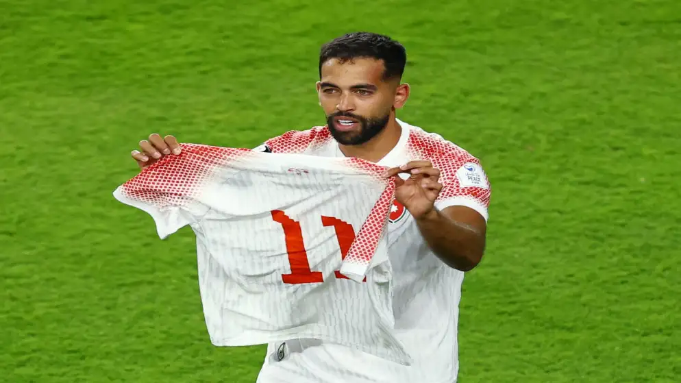 علي علوان يحصد جائزة أفضل لاعب