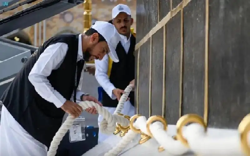 بــ 1410 كيلوغرامات من الحرير والذهب..