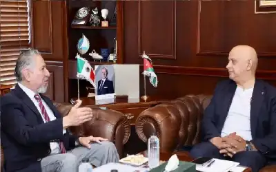 ولي العهد يشارك بالحملة الوطنية بلدك