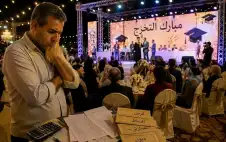 حفلات التخرج.. مهرجانات الوهم والفقر المتأنق
