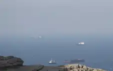مسؤول بحري يؤكد: مضيق هstrongرمstrongز مفتوح