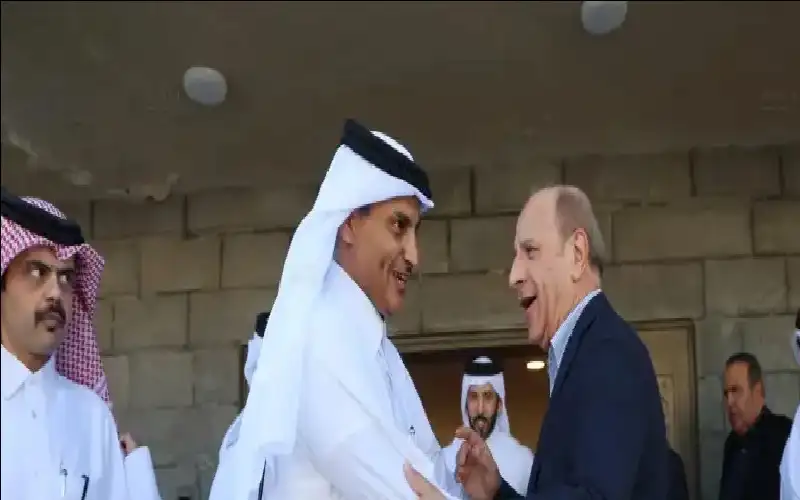 السفير القطري آل ثاني يعزي عشيرة