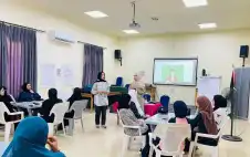 جلسة توعوية في مركز شباب وشابات