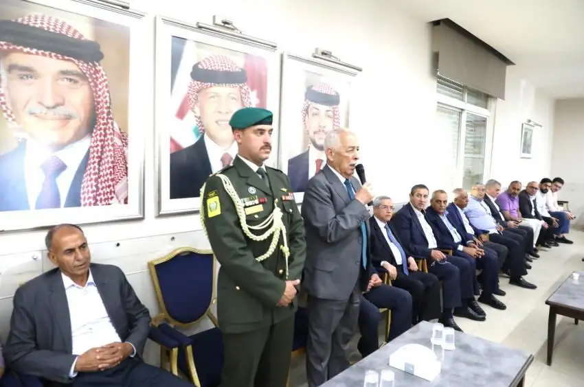 مندوبا عن الملك وولي العهد ..