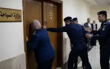 في يوم واحد.. تفاصيل مشاجرة بوزارة