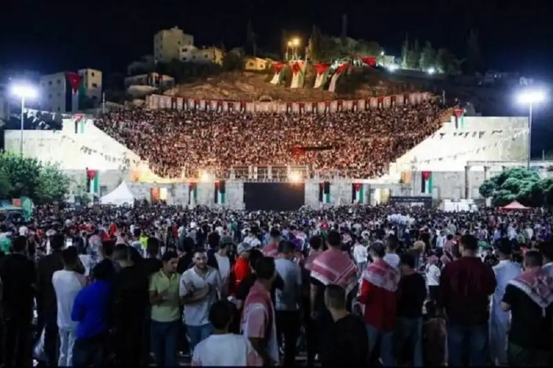 صحيفة نيسان ـ وفاة و8 إصابات إثر تدافع للجمهور