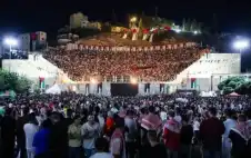 وفاة و8 إصابات إثر تدافع للجمهور