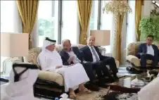 وstrongزيstrongر الخارجية القطري من المطار إلى