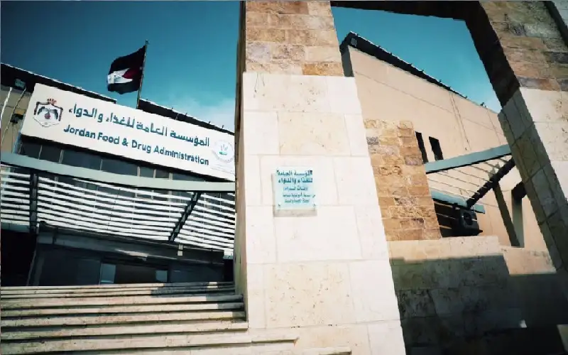 الغذاء والدواء تشترط حصول العاملين في