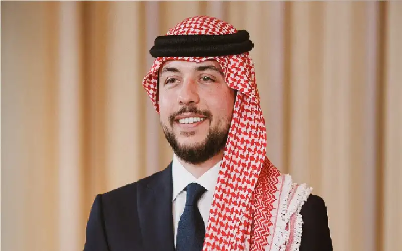 ولي العهد يلتقي برواد أعمال وقادة