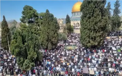 صحيفة نيسان ـ 75 ألفا يؤدون صلاة الجمعة في