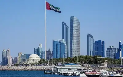 الملك يتسلم جائزة “رجل الدولة الباحث”