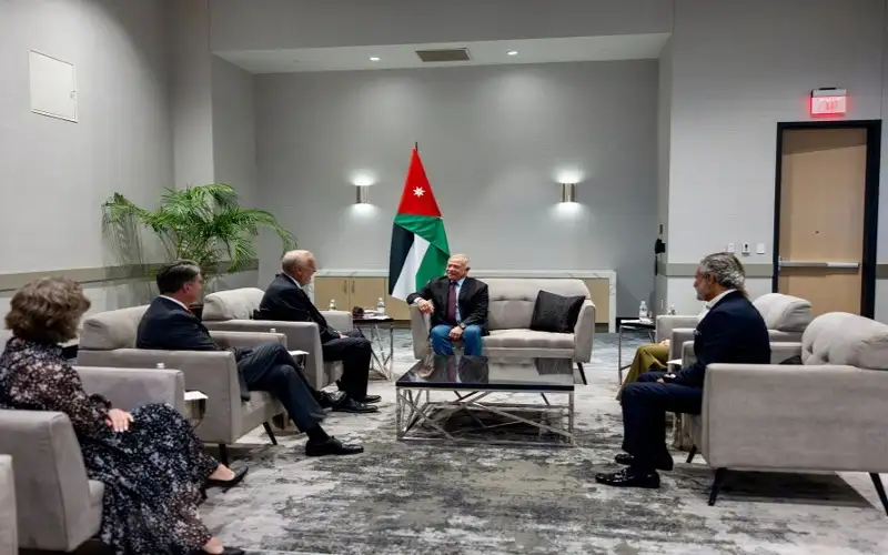 الملك يلتقي عمدة مدينة أرلينغتون في