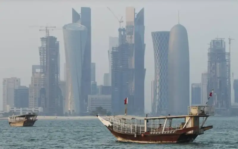 قطر تعلق الملاحة البحرية مؤقتا بعد