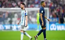مبابي يقترب من ميسي في صدارة