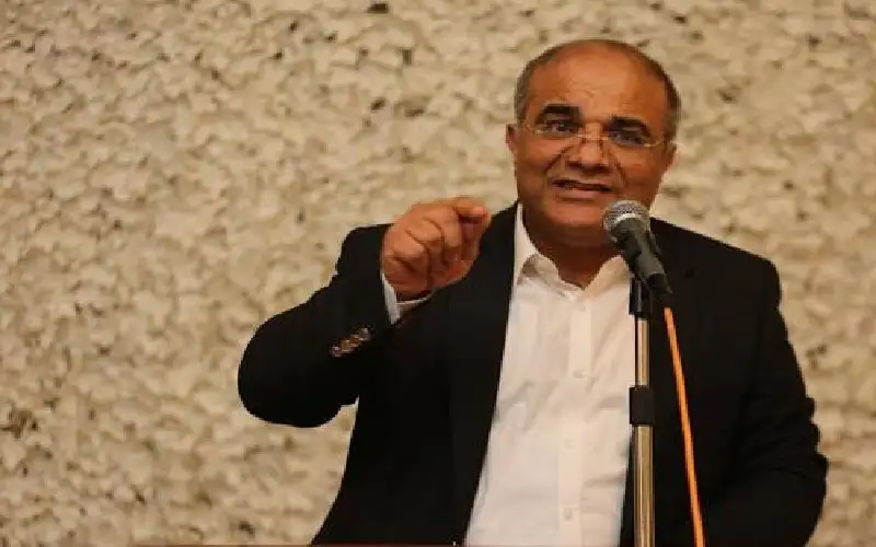 طارق المومني.. يجري عملية جراحية استمرت