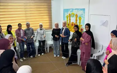 جلسة توعوية حول تحسين العلاقات الأسرية