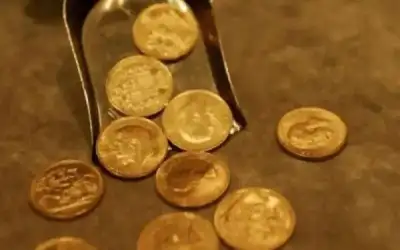 الدولار قرب أدنى مستوى في أسبوعين