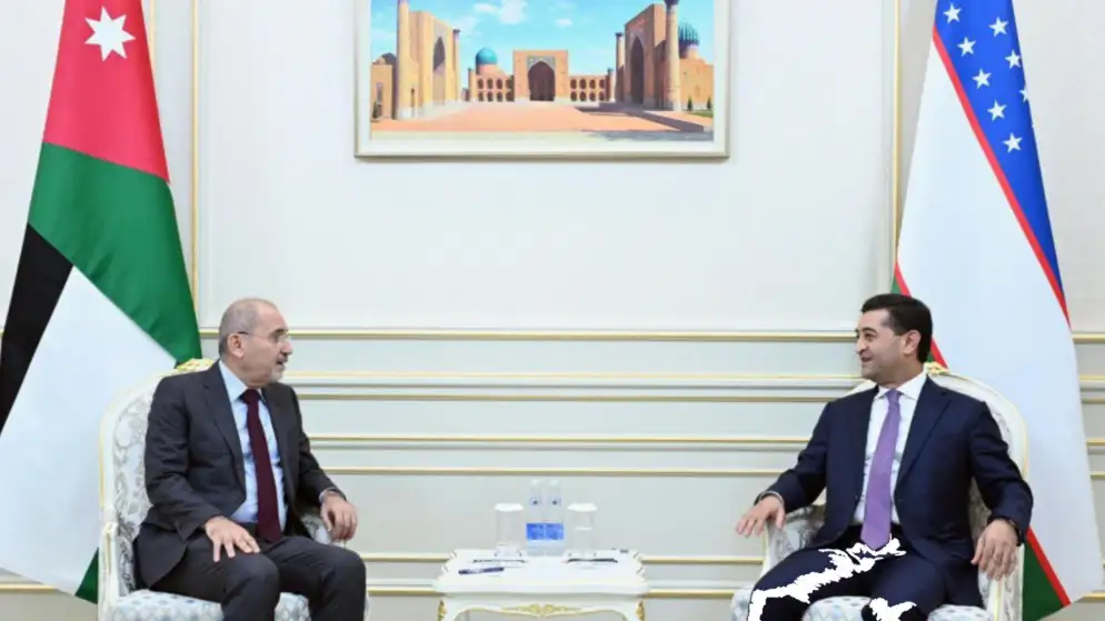 الصفدي يلتقي نظيره الأوزبكي في طشقند
