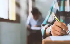 طstrongلبstrongة توجيهي يتذمرون من امتحان الانجليزي: