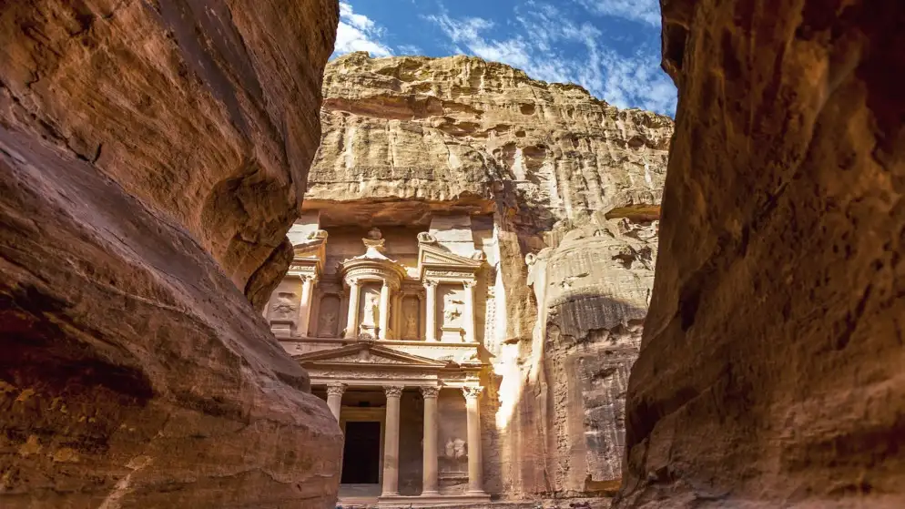 أكثر من 204 آلاف زائر للبترا