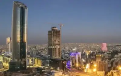 استهداف ناقلة أثناء عبورها مضيق هرمز