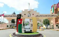 الأشغال تبدأ أعstrongمالstrong صيانة على طريق