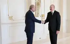 وstrongزيstrongر الخارجية ينقل دعوة من الملك