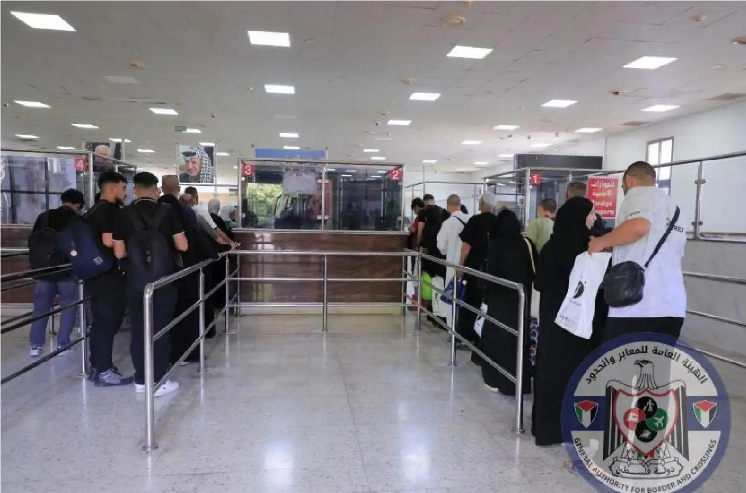 بحجة الاضراب.. الاحتلال يوقف العمل في