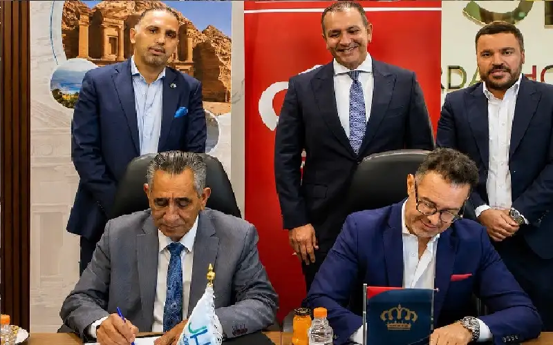 مذكرة تعاون بين “الفنادق الأردنية” و”الملكية”
