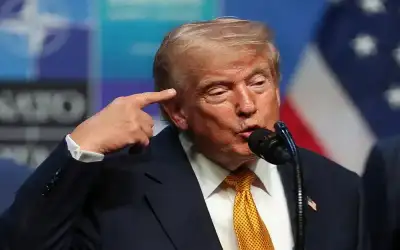 أمريكا تحظر السفر لثلاث دول بسبب