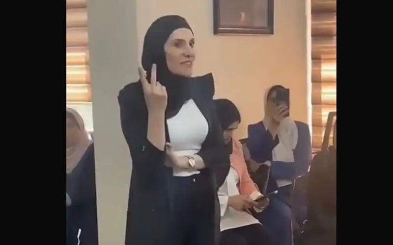 رصيف الانتظار.. هنا تموت الأحلام بهدوء..