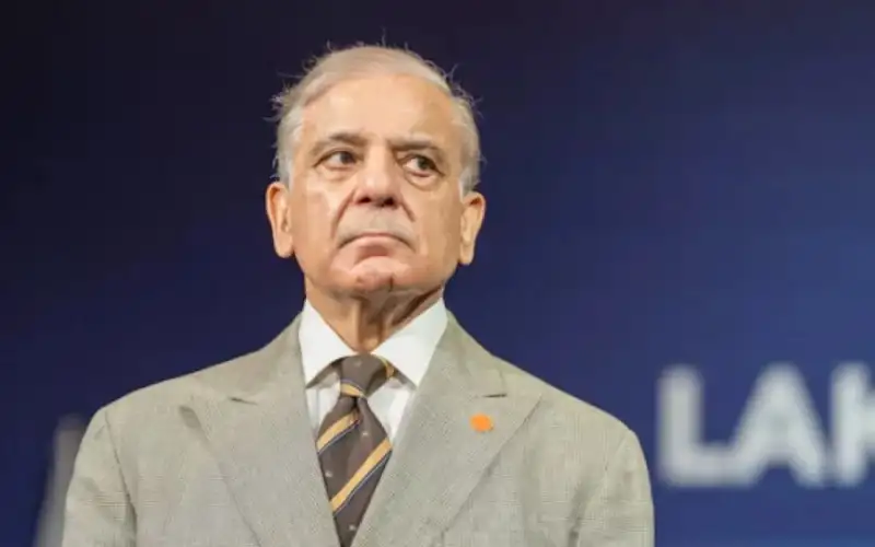 رئيس وزراء باكستان يؤكد للرئيس الإيراني