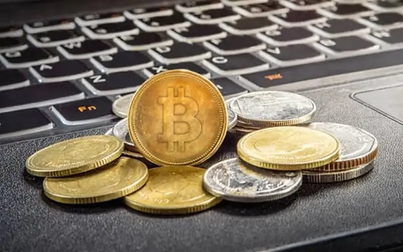 أداء متباين للعملات المشفرة خلال أسبوع