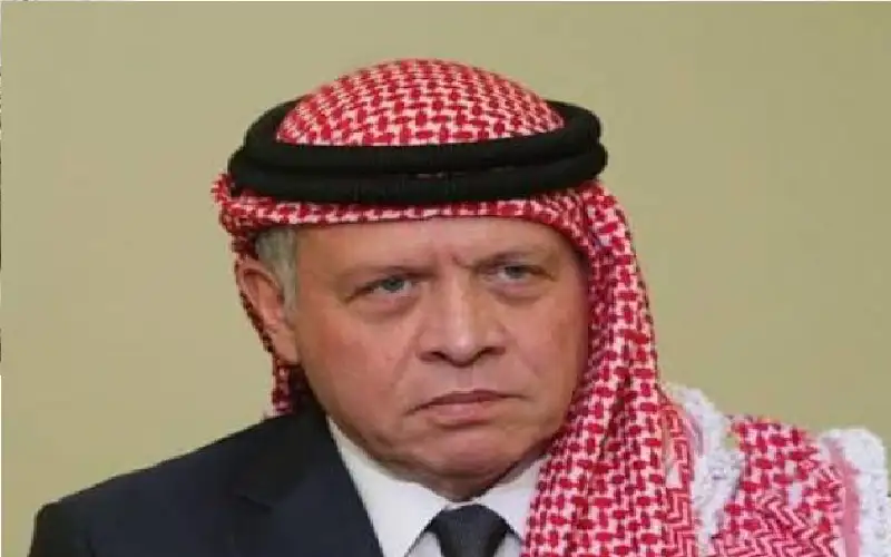 الملك يعزي أمير قطر بوفاة سمو