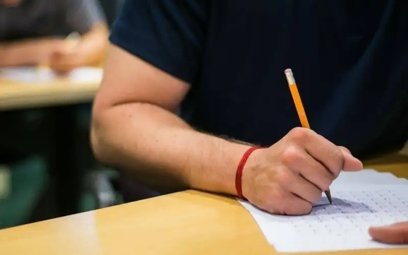 صحيفة نيسان ـ طلبة الثانوية العامة في الأردن يواصلون