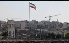 إعلام إيراني: دوي انفجارات في جstrongزيstrongرة
