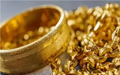 انخفاض أسعار الذهب محليا إلى 82.80