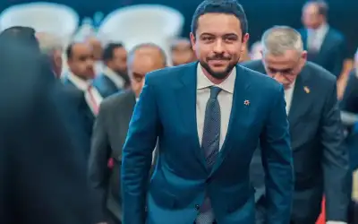 لأمر ما.. . جدع قصير أنفه