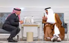 الملك يقدم العزاء إلى أمير دولة