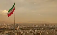 إيران تهدد بضرب اstrongلبstrongنية التحتية الإقليمية