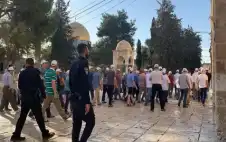 صحيفة نيسان ـ مستوطنون يقتحمون المسجد الأقصى ويؤدون السجود
