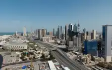 الجيش الكويتي يتصدى لهجمات إيرانية بالصواريخ
