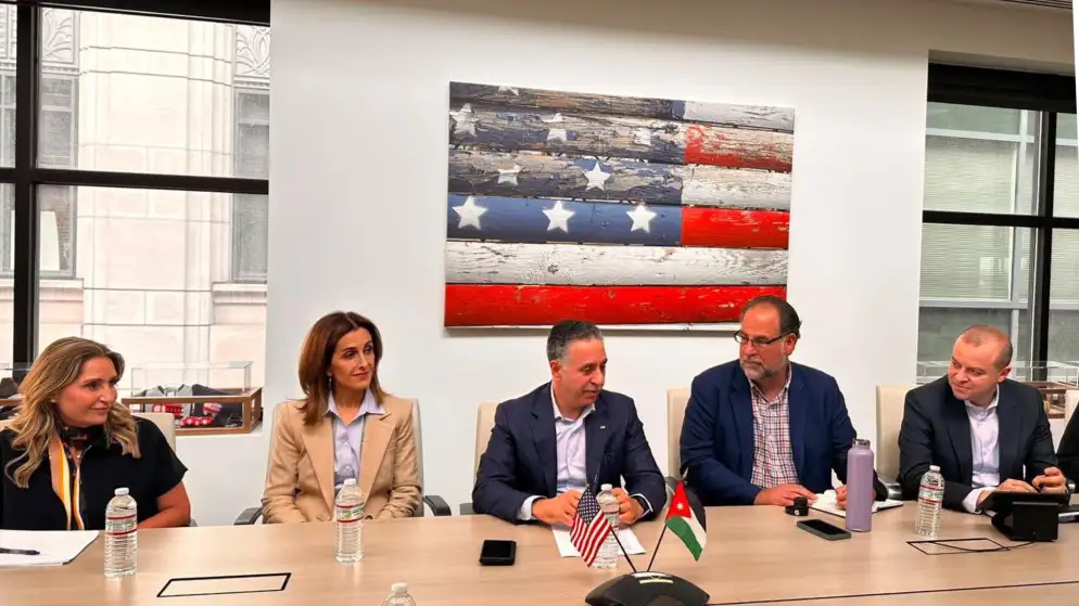 وزير الصناعة يبحث في واشنطن تعزيز
