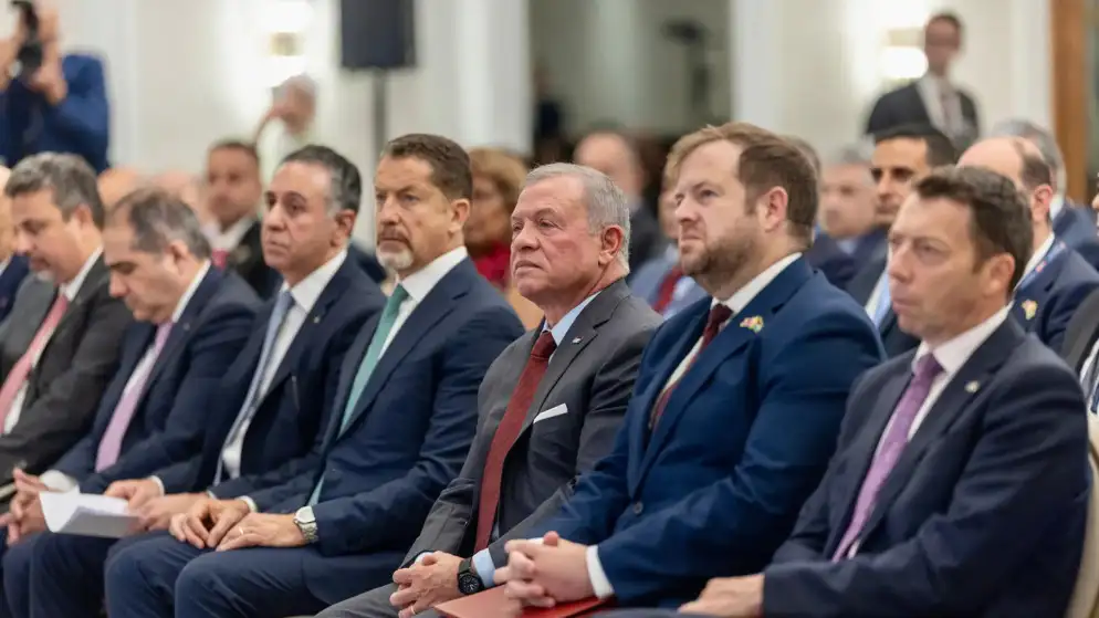 الملك يحضر الجلسة الافتتاحية لملتقى الأعمال